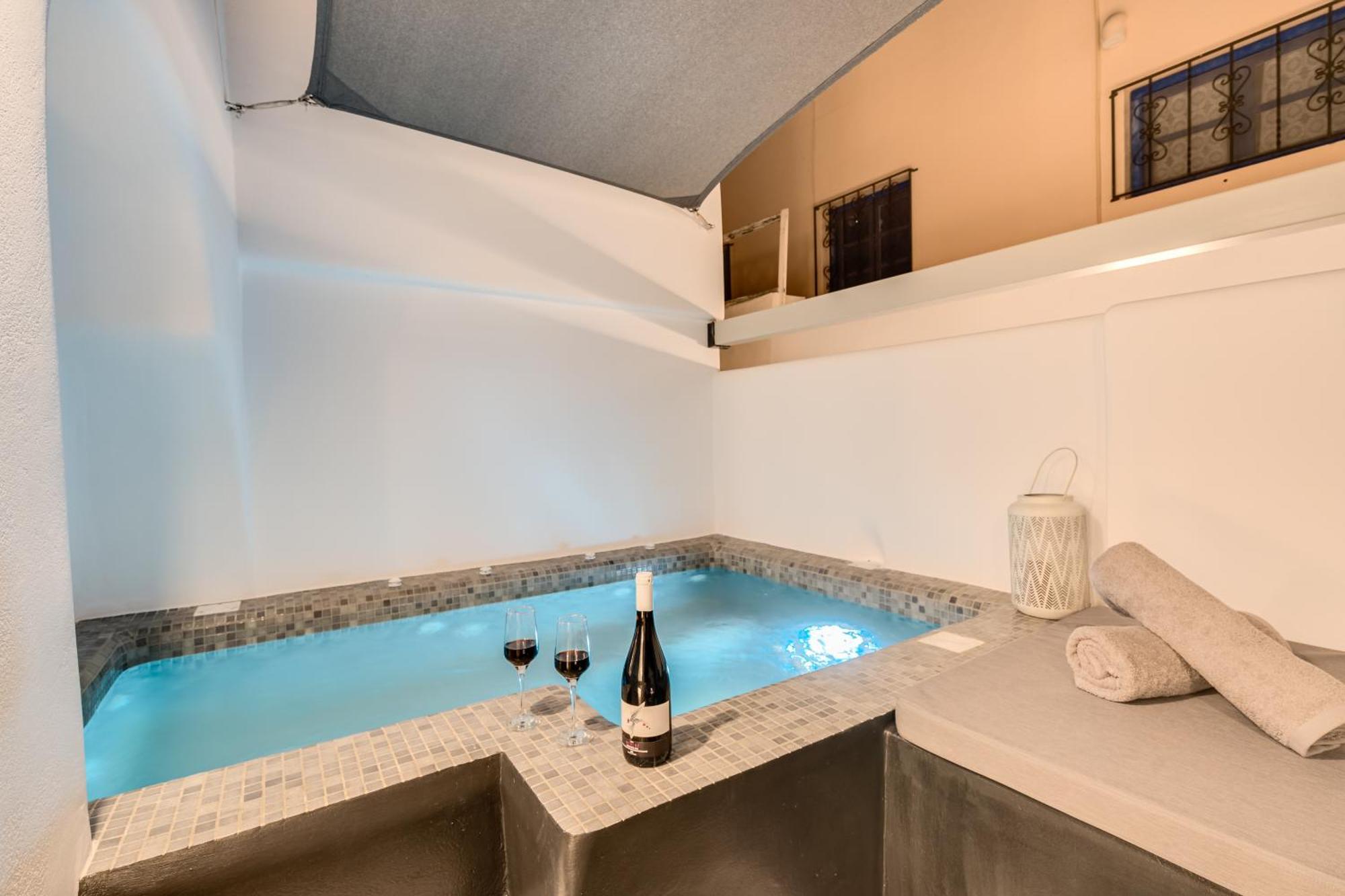 Tiara Suites Santorini Fira  Ngoại thất bức ảnh